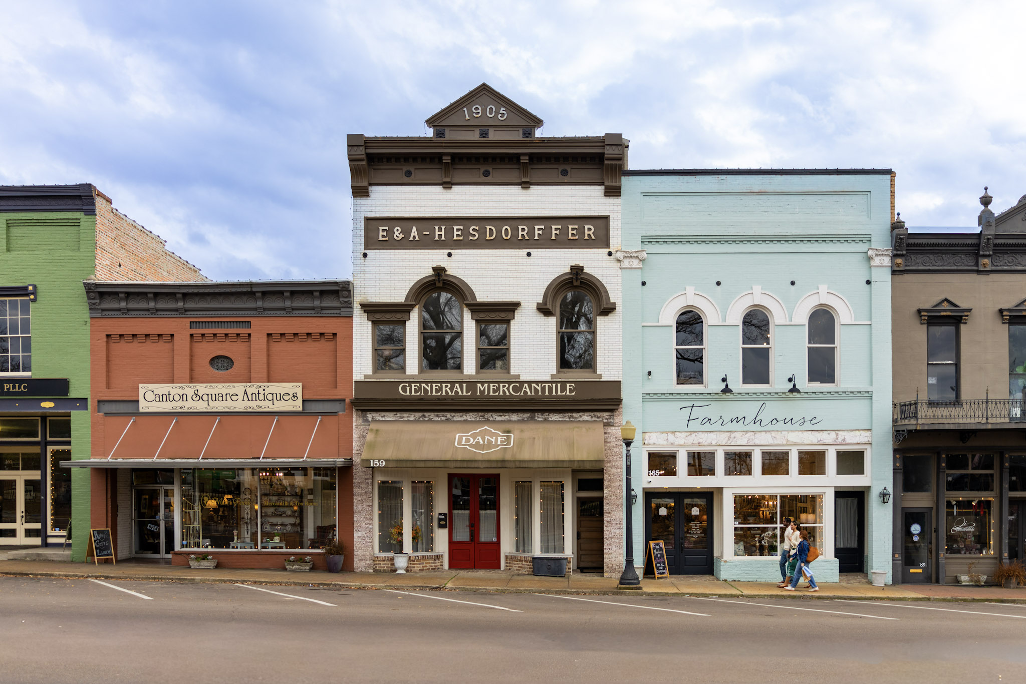 Canton Looks Good on Camera